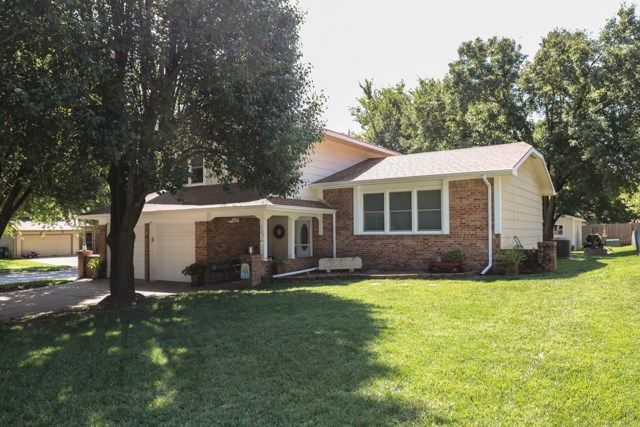227 E Pioneer Pl, Mulvane, KS 67110