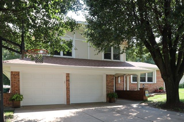 227 E Pioneer Pl, Mulvane, KS 67110