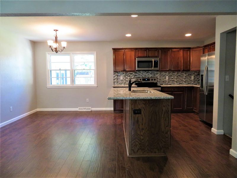 879 E Greenway Ct, Derby, KS 67037