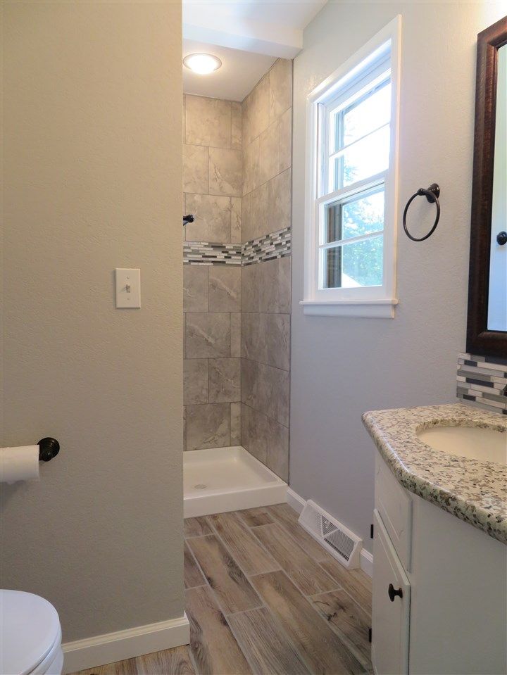 879 E Greenway Ct, Derby, KS 67037