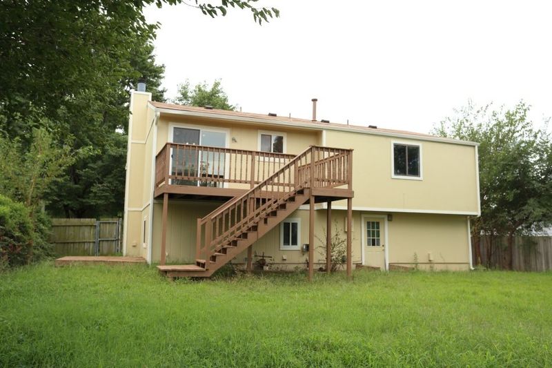 910 E 53rd S, Wichita, KS 67216
