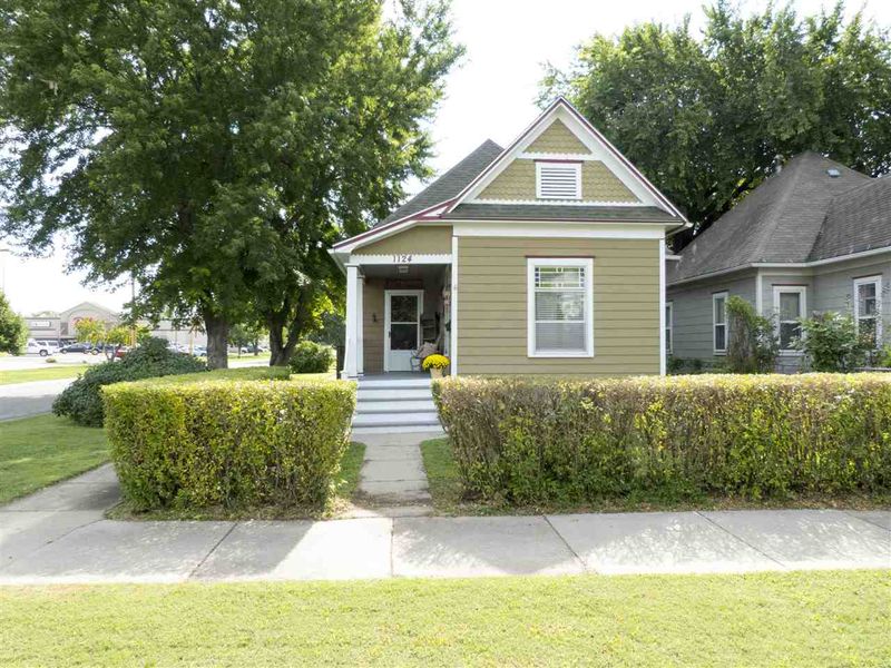 1124 N Main, Newton, KS 67114