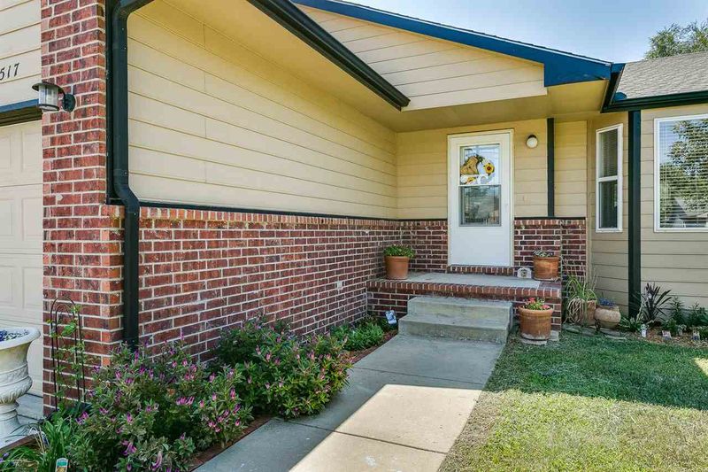 517 E Plantation St, Maize, KS 67101