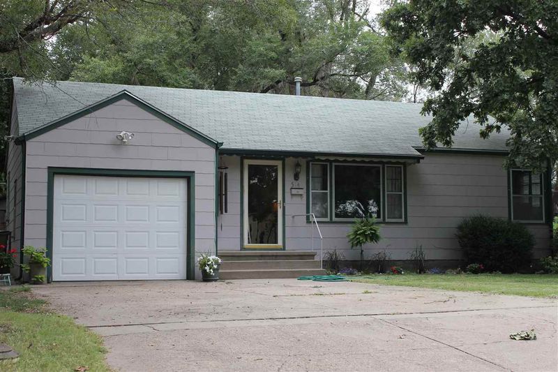 514 Harvey, Halstead, KS 67056