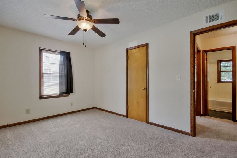 845 N El Paso Dr, Derby, KS 67037