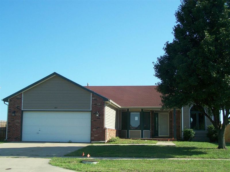 107 E Lockridge, Mulvane, KS 67110-0000