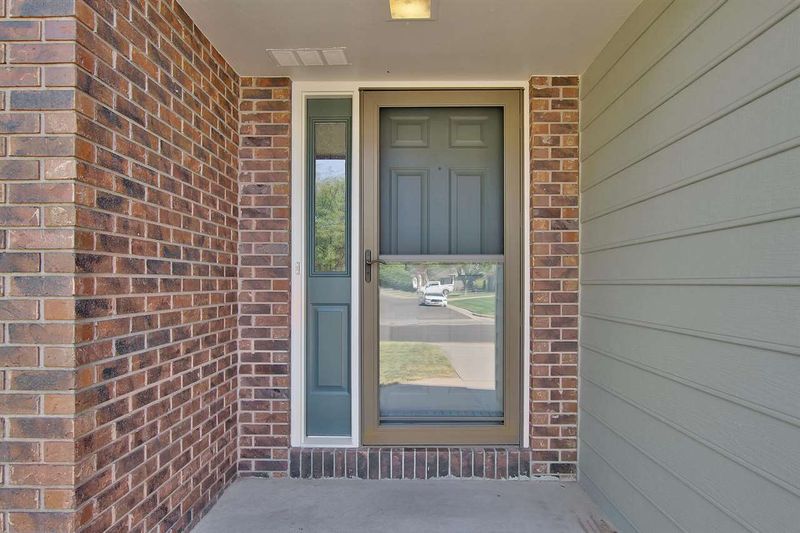 711 W 17th, Newton, KS 67114