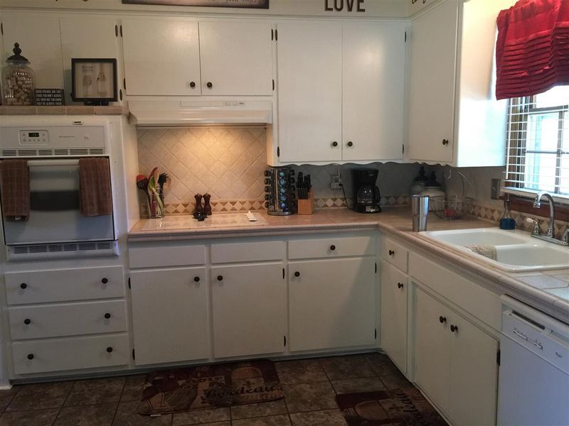 755 N Murray, Wichita, KS 67212