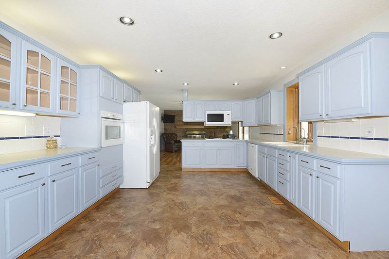 3 Woodland Dr, Augusta, KS 67010
