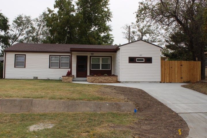 1427 E Cloverdale, Park City, KS 67219