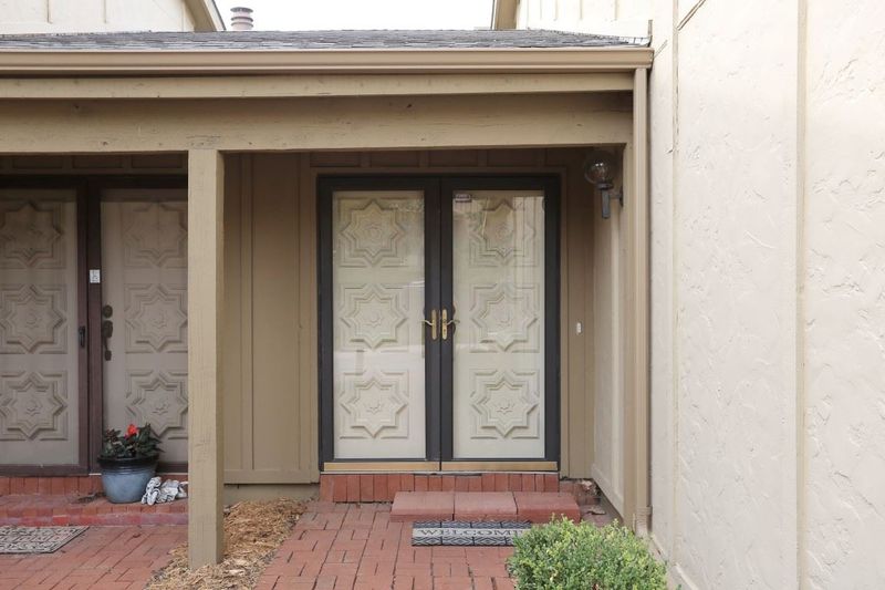 8201 E Harry St #1702, Wichita, KS 67207