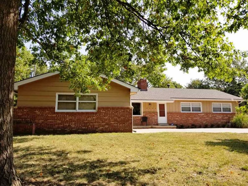8232 E Morningside St, Wichita, KS 67207