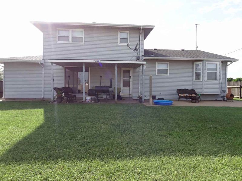 188 S Rolling Hill Rd, Wellington, KS 67152