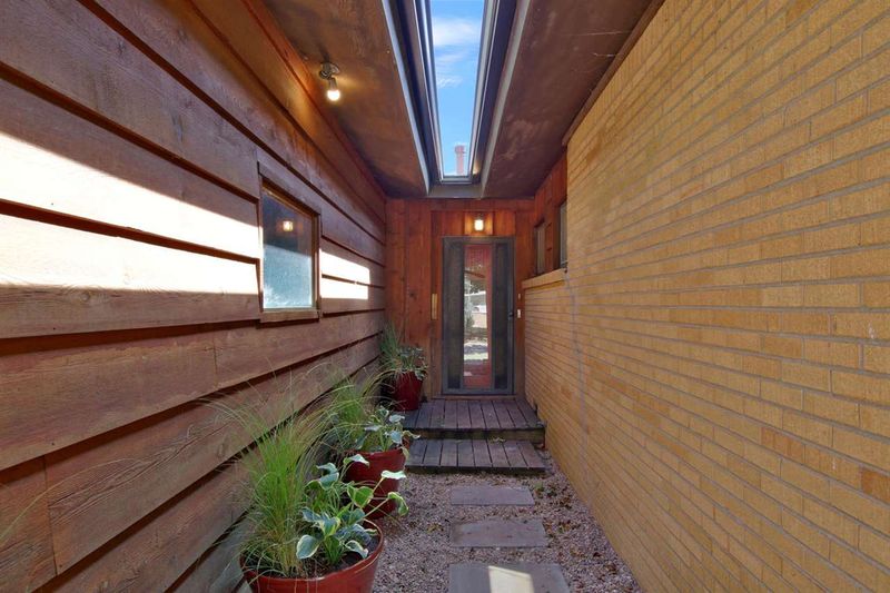 768 N Chipper Ln, Wichita, KS 67212
