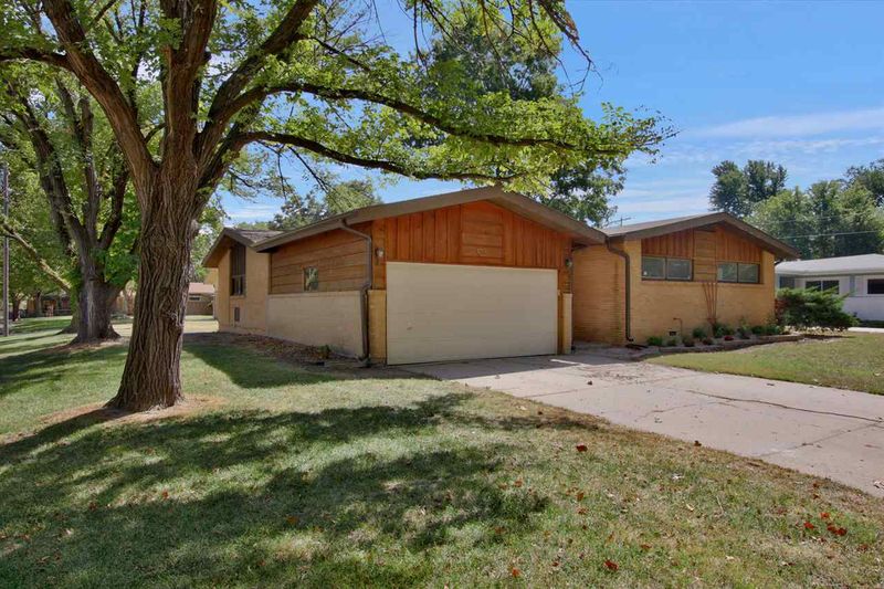 768 N Chipper Ln, Wichita, KS 67212