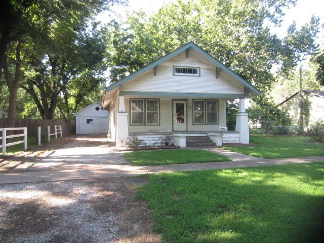 409 E Emery St, Mulvane, KS 67110
