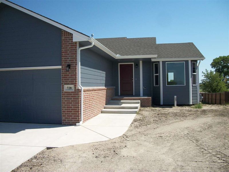 728 S Longbranch, Maize, KS 67101