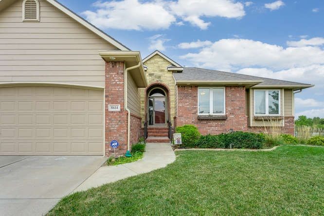 8614 E Scragg Cir, Wichita, KS 67226