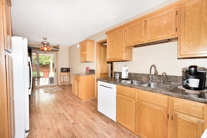 1214 N Lakeview Dr, Derby, KS 67037