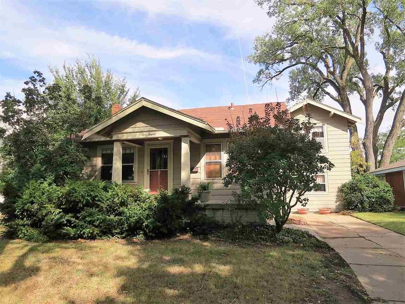 920 N Perry Ave, Wichita, KS 67203