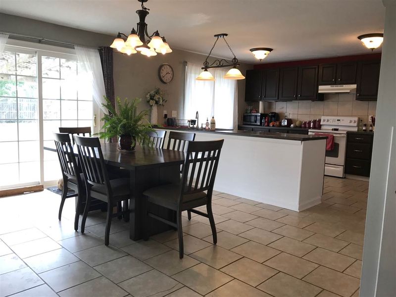 8121 E Peach Tree Ln, Wichita, KS 67207