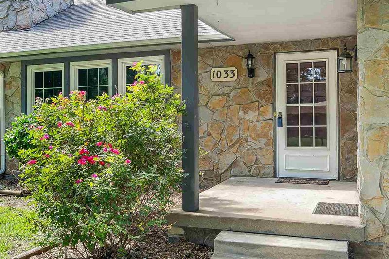 1033 E Redwood Rd, Derby, KS 67037