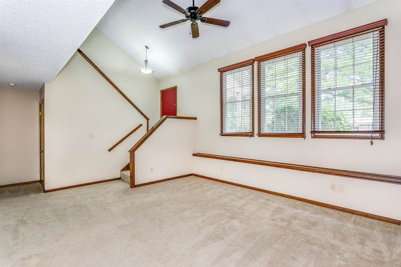 1033 E Redwood Rd, Derby, KS 67037