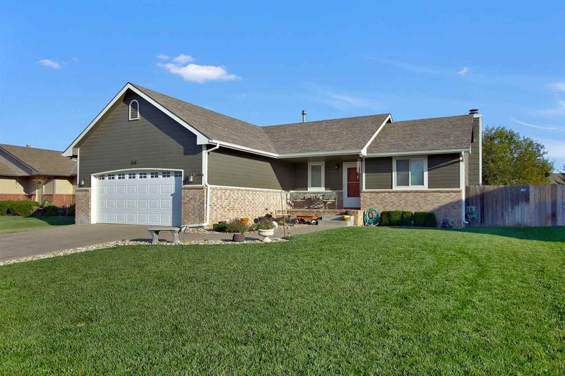 616 E Peach Ave, Haysville, KS 67060