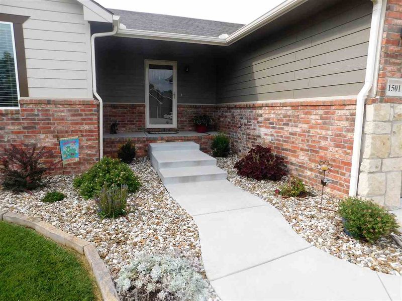 1501 E Splitwood Way, Derby, KS 67037