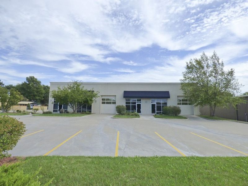 402 N River St, Derby, KS 67037