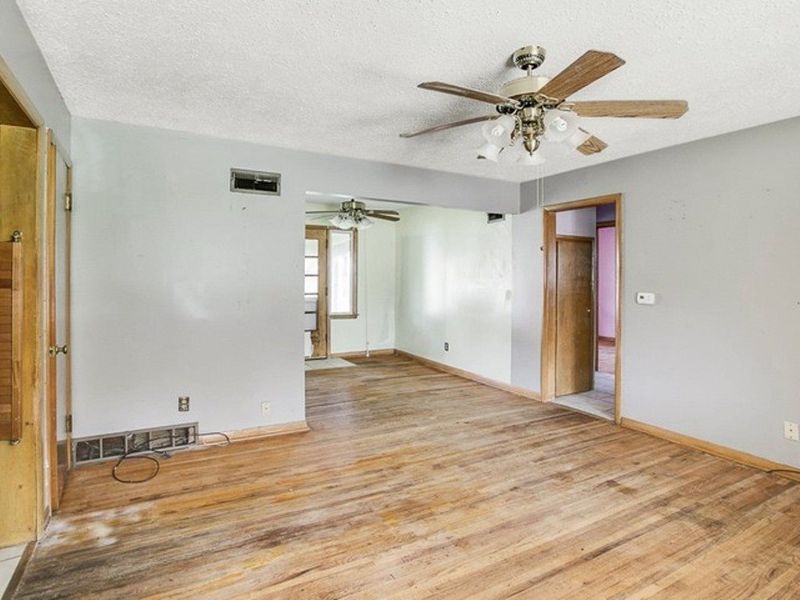 1308 E Amsden St, Wichita, KS 67216