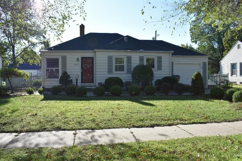 2427 E Menlo Dr, Wichita, KS 67211
