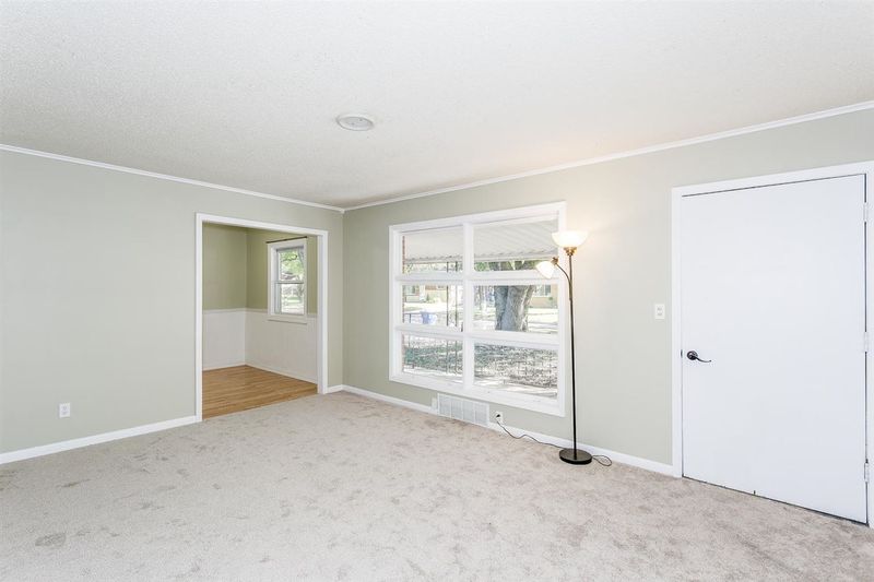 1139 N Lakeview Dr, Derby, KS 67037