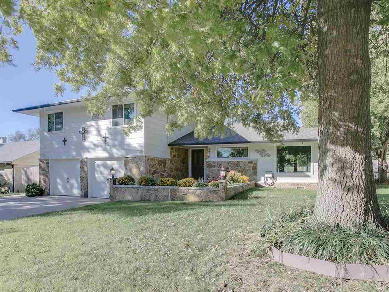 3426 E Bellaire, Wichita, KS 67218