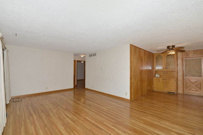 7921 E Watson Ln, Wichita, KS 67207