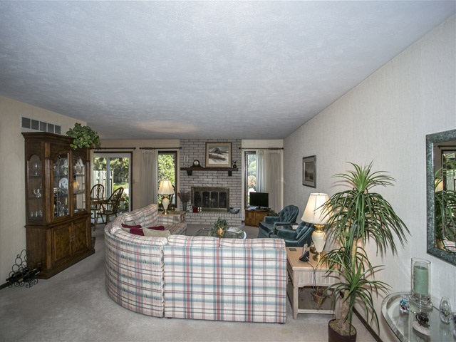 641 N Woodlawn St #10, Wichita, KS 67208-3669