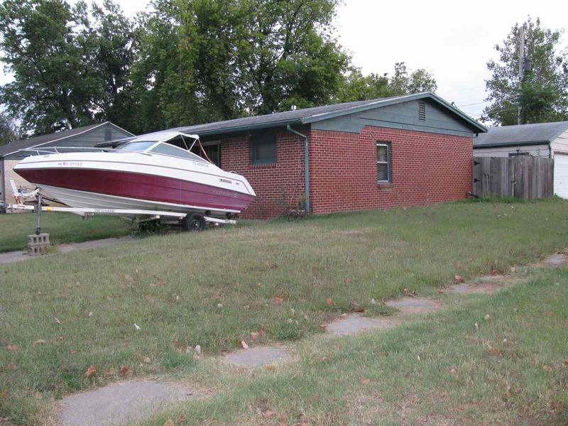 1301 E Alturas St, Wichita, KS 67216