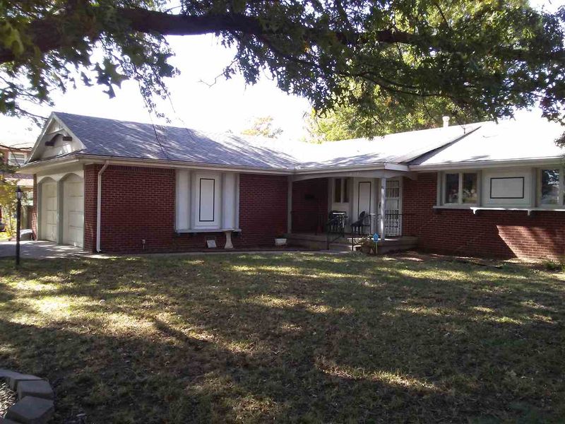 6706 E Zimmerly St, Wichita, KS 67207