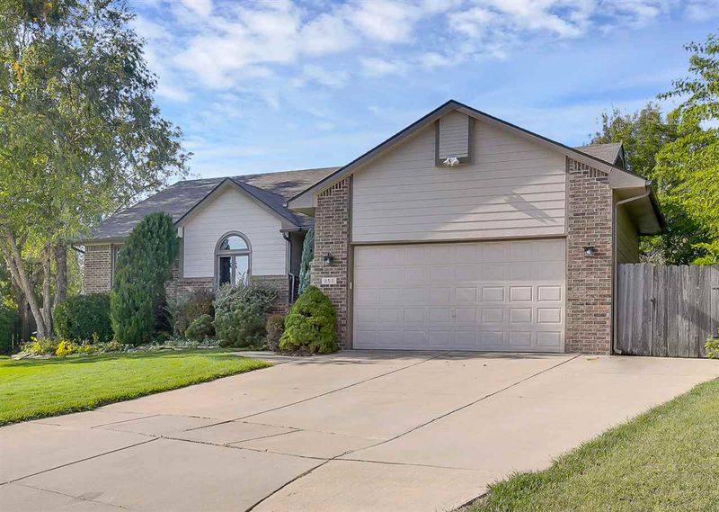 253 N Greenvalley Dr, Andover, KS 67002