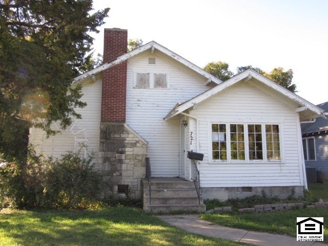 721 E Broadway St, Newton, KS 67114