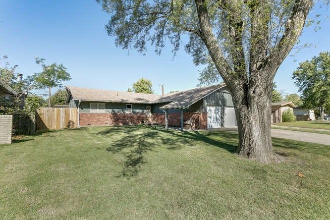 1339 N Pleasantview Dr, Derby, KS 67037