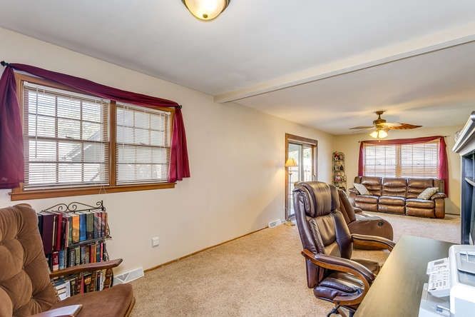 1339 N Pleasantview Dr, Derby, KS 67037
