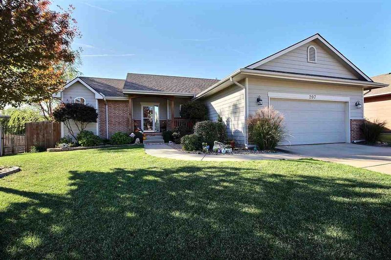 207 E Stone Creek St, Derby, KS 67037