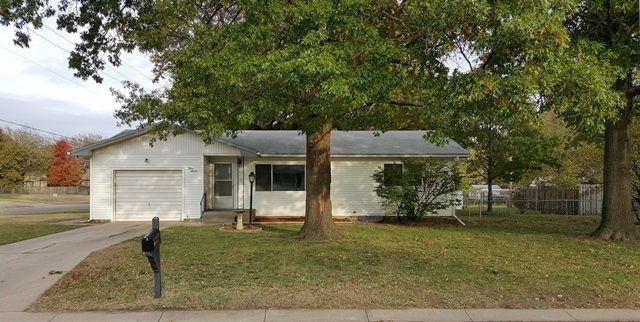 1216 Grove, Newton, KS 67114