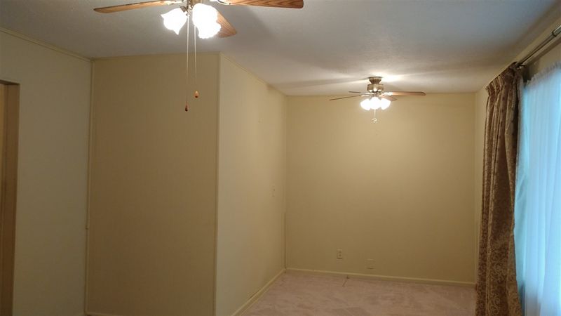 341 S Wire Ave, Haysville, KS 67060