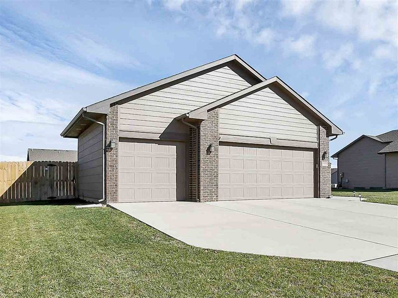 1926 E Aster, Andover, KS 67002