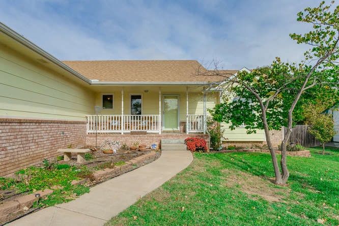 6814 E Perryton St, Bel Aire, KS 67226