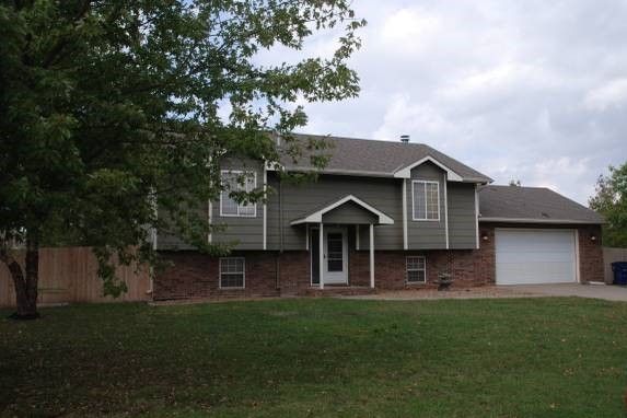 218 E Creekstone St, Mulvane, KS 67110