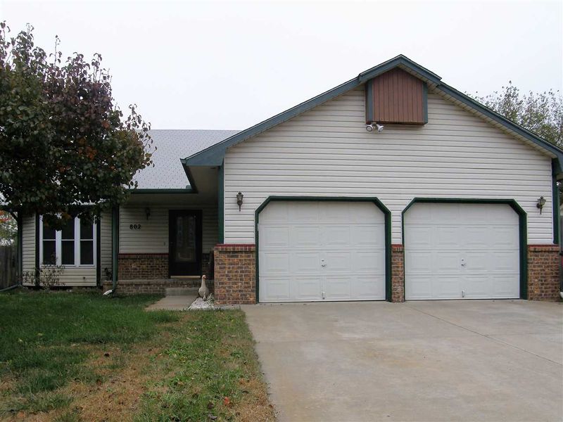 802 E Karla Ct, Haysville, KS 67060-1836