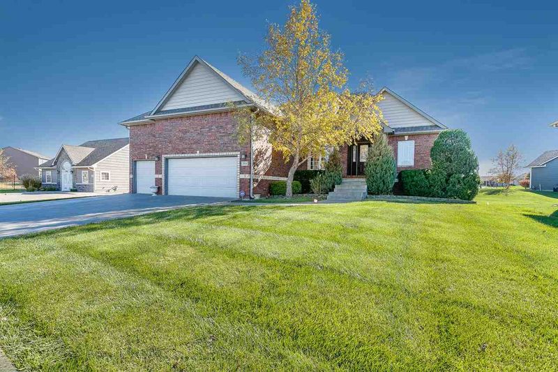 2924 N Rough Creek Rd, Derby, KS 67037